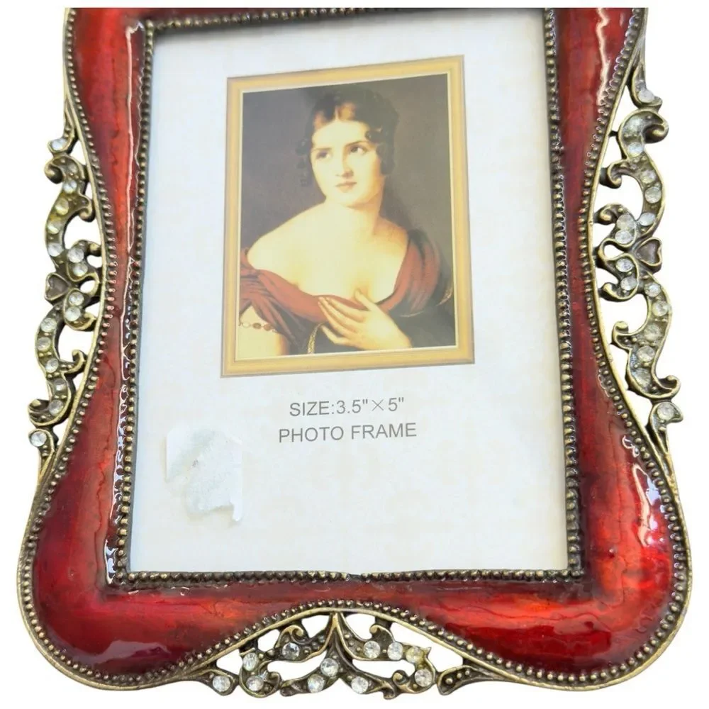 Decorative Tabletop 3.5x5 Inch Standing Easel Picture Frame. NEW.
